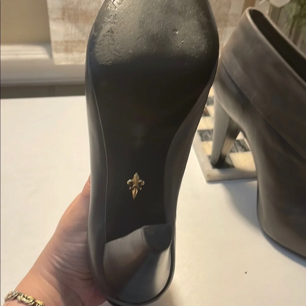 Pour La Victoire Gray Heeled Boots with Curved Heel - Picture 7 of 16